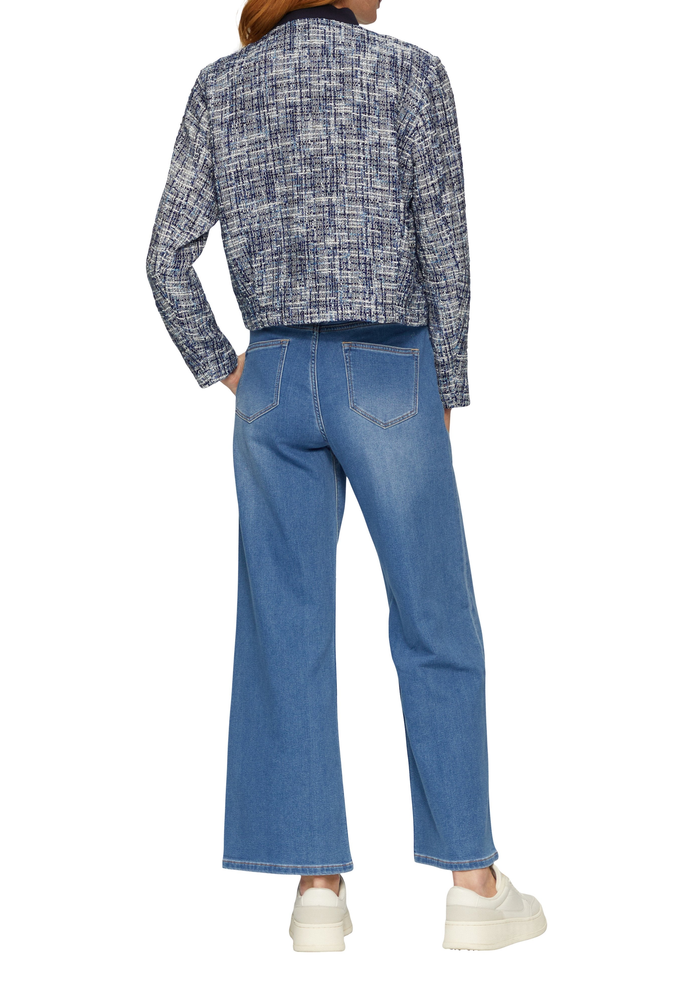 IN BOUCLÉ-OPTIK MIT Media 4