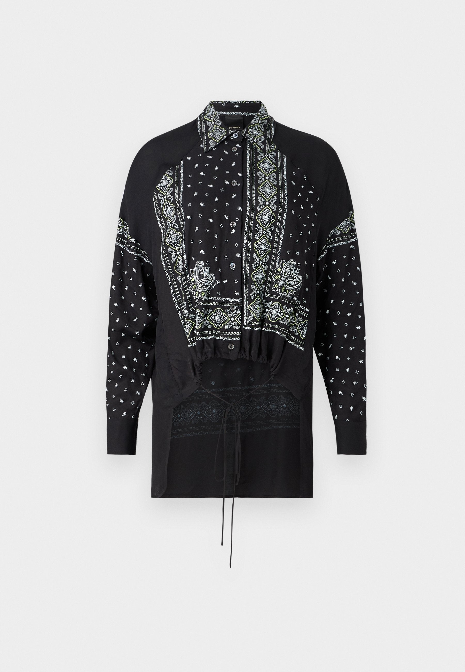 Schwarzes Shirt mit einer Mischung aus Paisley- und geometrischen Mustern, mit einem Kragen, langen Ärmeln und einer taillierten Detail.