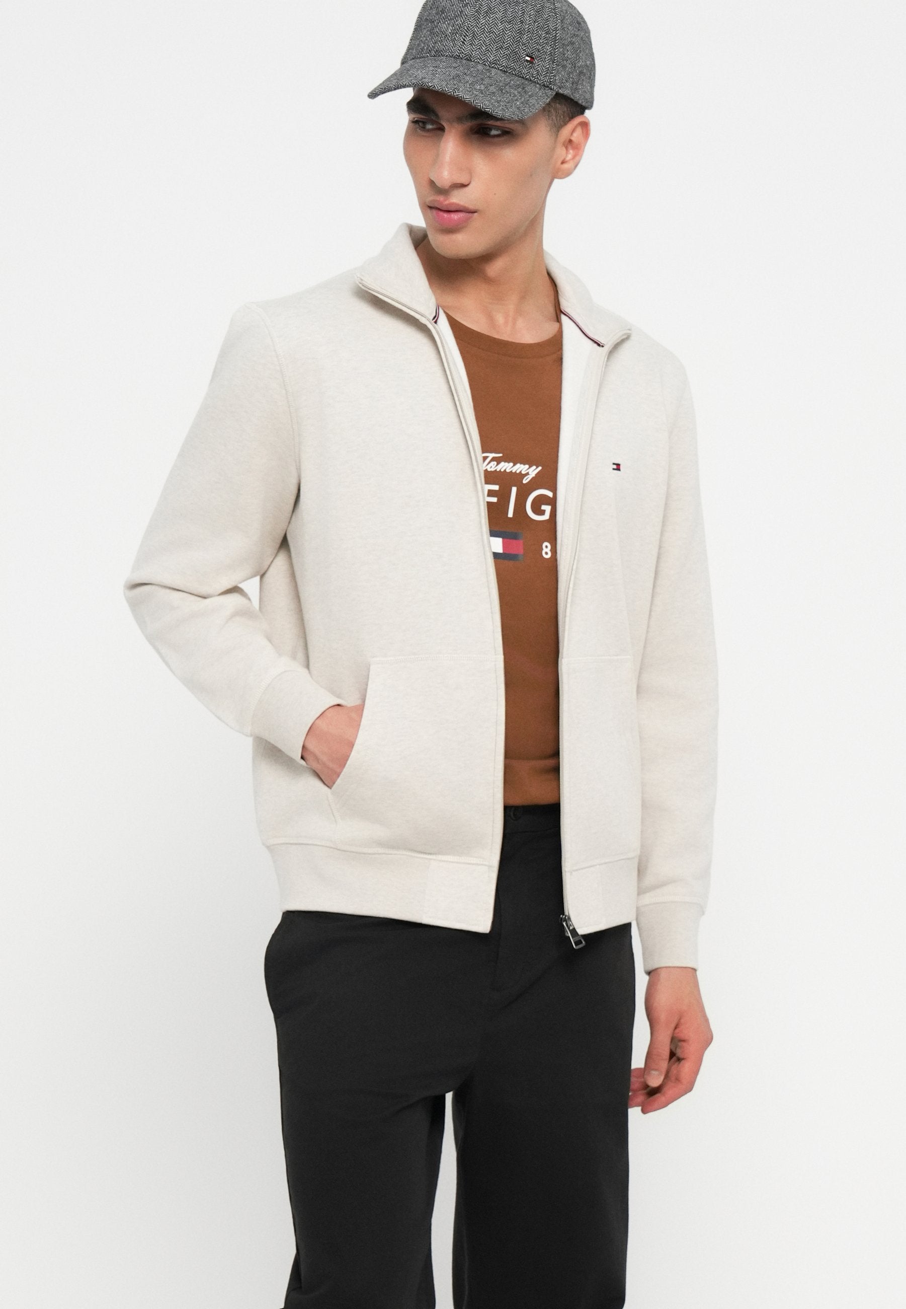 STAND-UP COLLAR ZIP-THRU FLEECE SWEATSHIRT Media 5