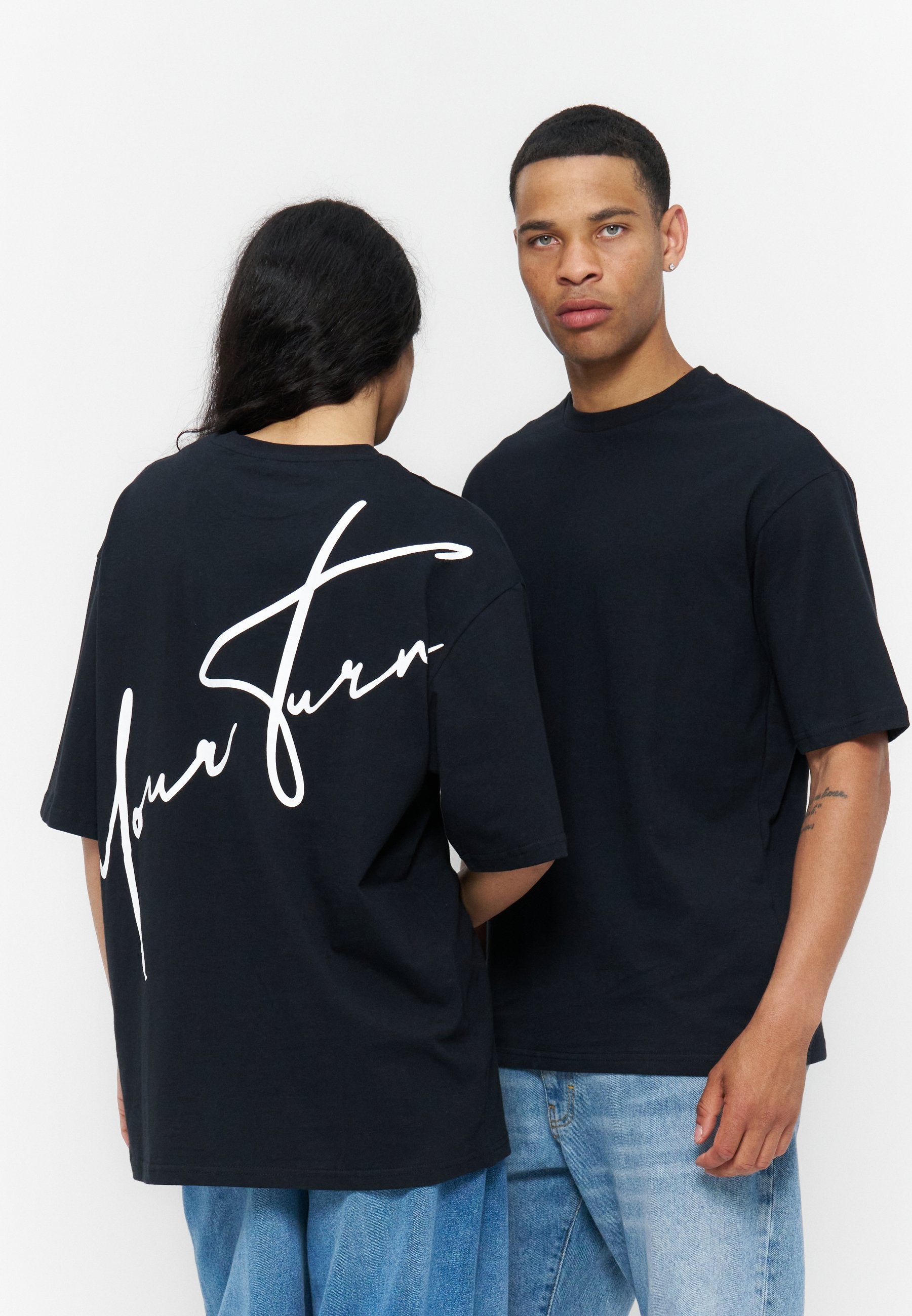 YOURTURN BIG SCRIPT LOGO OVERSIZED FIT