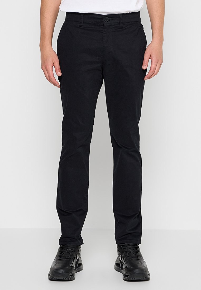 Armani Exchange Chino Media 1