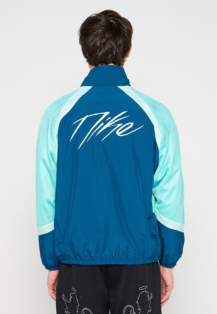 Nike Performance
