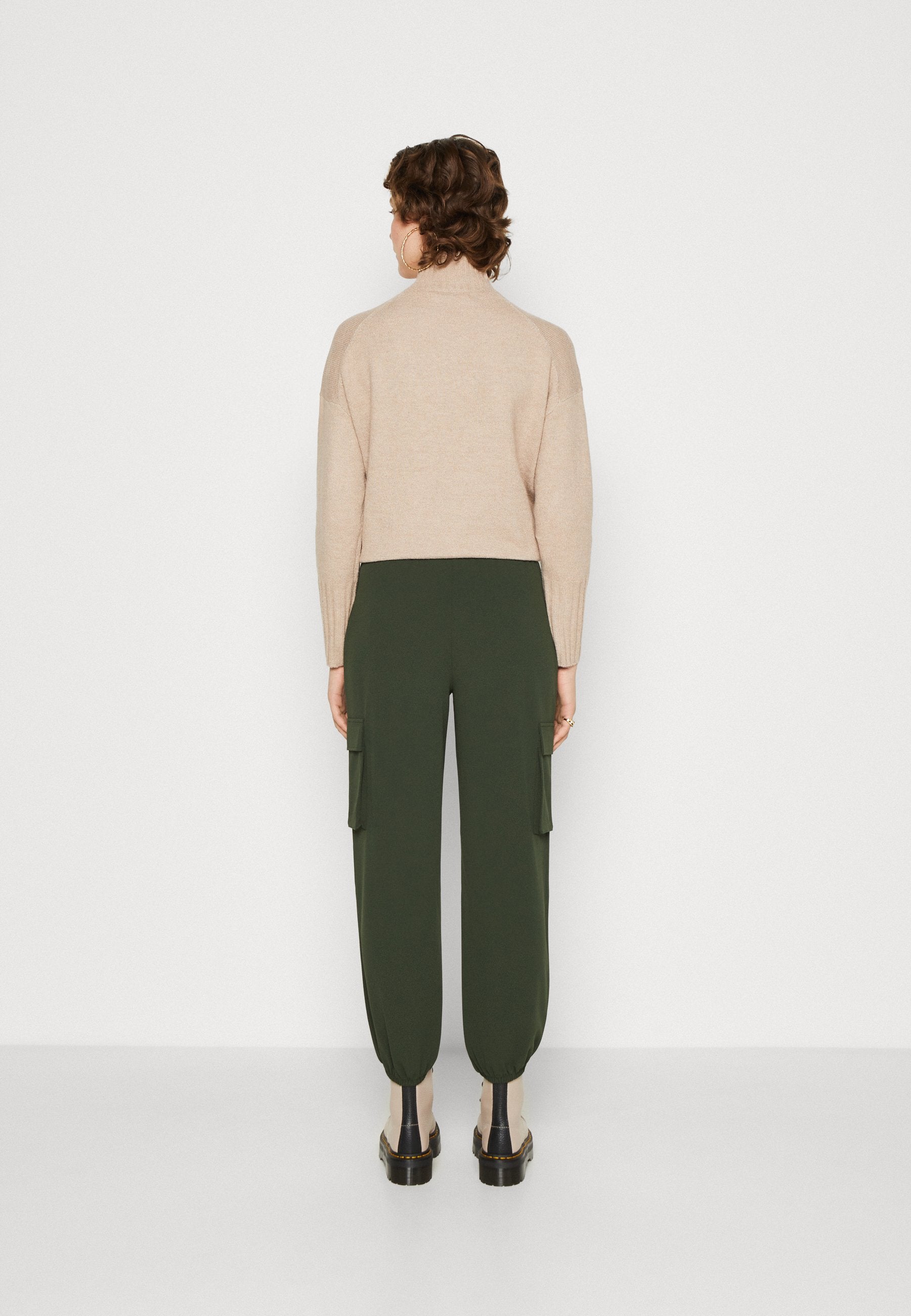 ONLOLA PANT Media 4