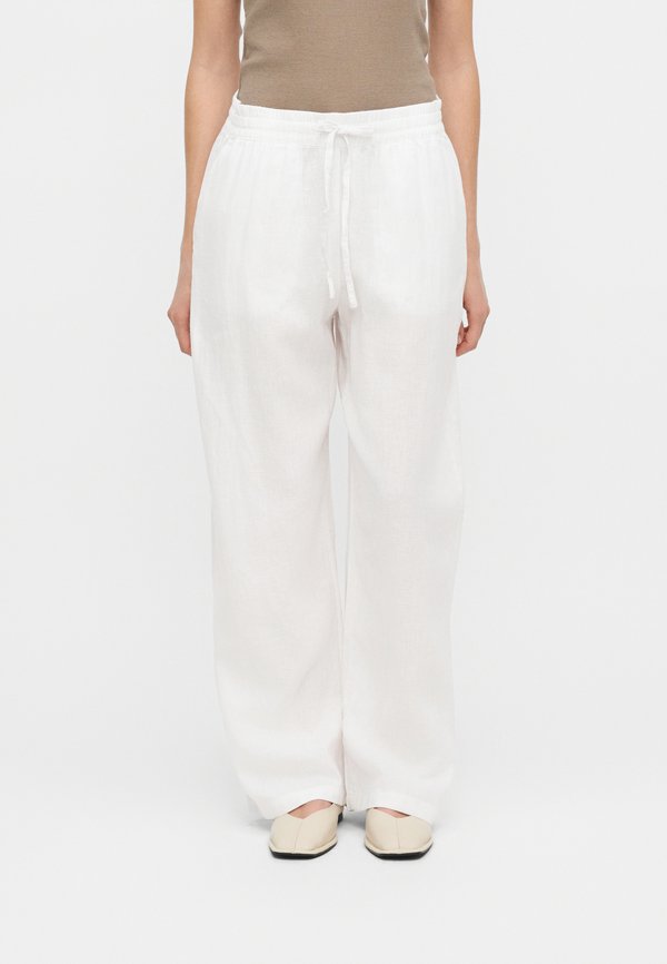 Vero Moda Petite VMLINN PANTS - Trousers - snow white