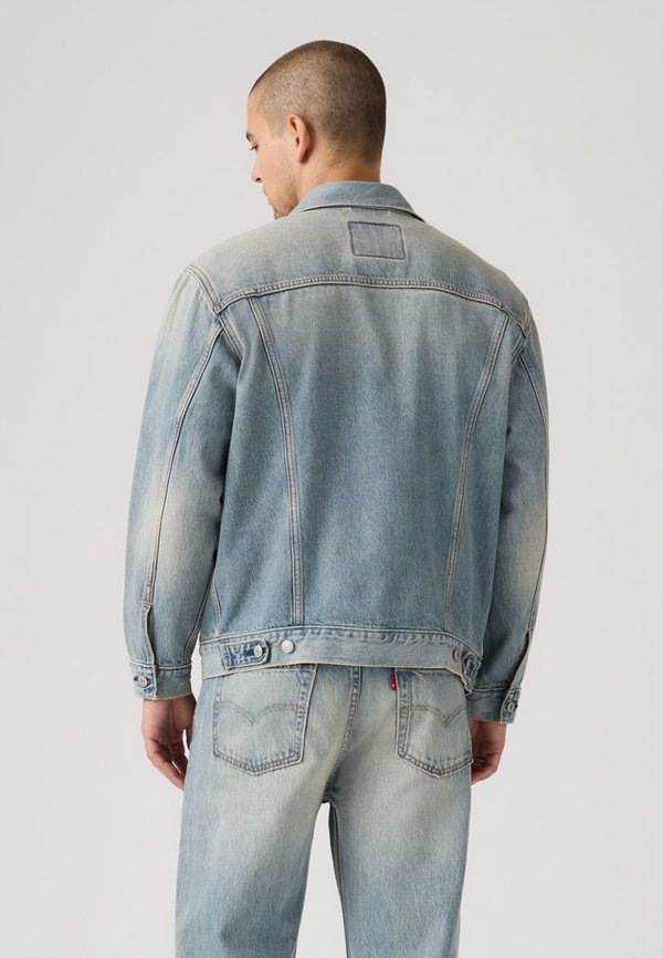 Levi's® RELAXED FIT TRUCKER