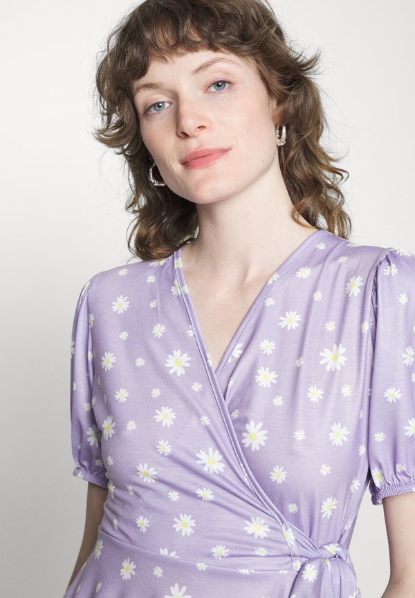IN THE STYLE CHARLOTTE GREEDY LILAC FLORAL PUFF SLEEVE FIXED WRAP TOP