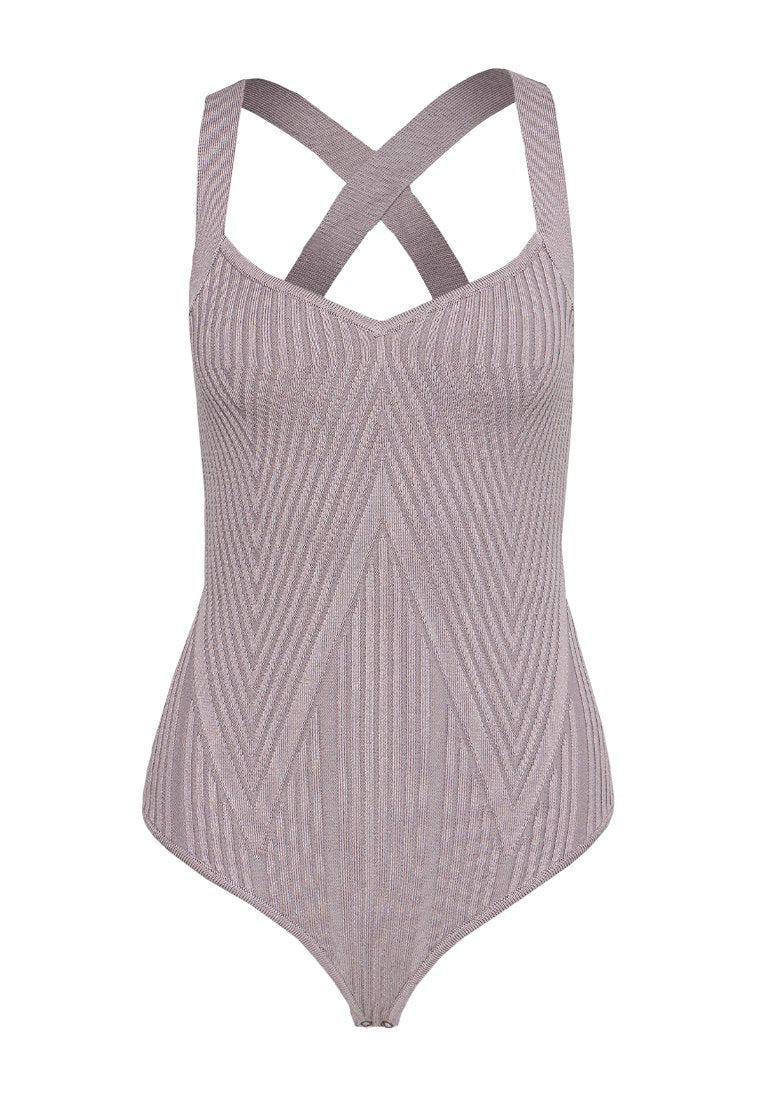 Mauve Einteiler-Badeanzug mit strukturiertem Rippdesign, Überkreuzträgern und einer taillierten Silhouette mit V-Ausschnitt.