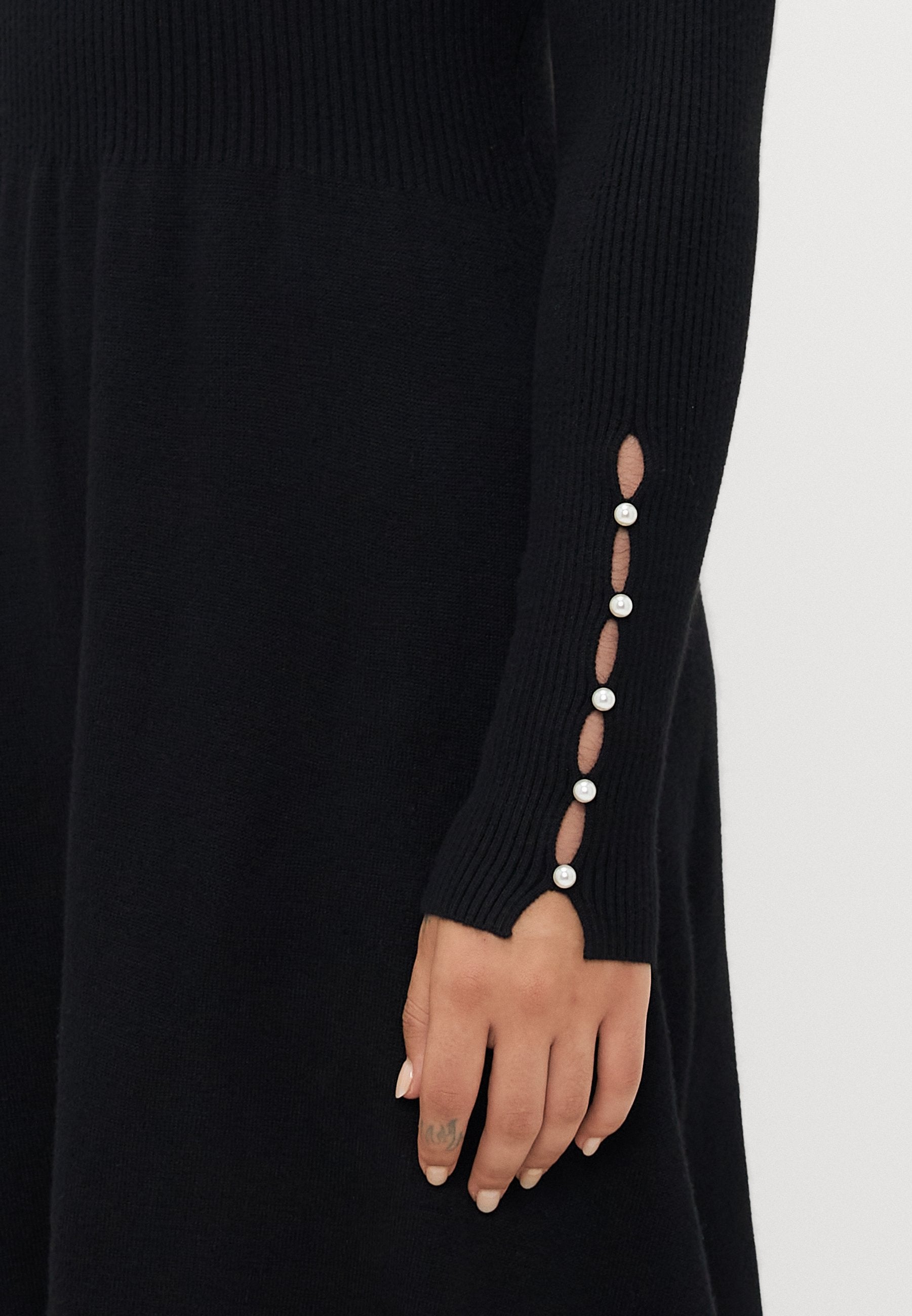 ONLNATASCHA O NECK  Media 6
