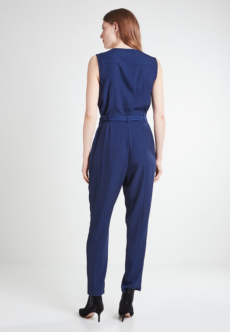 DKNY