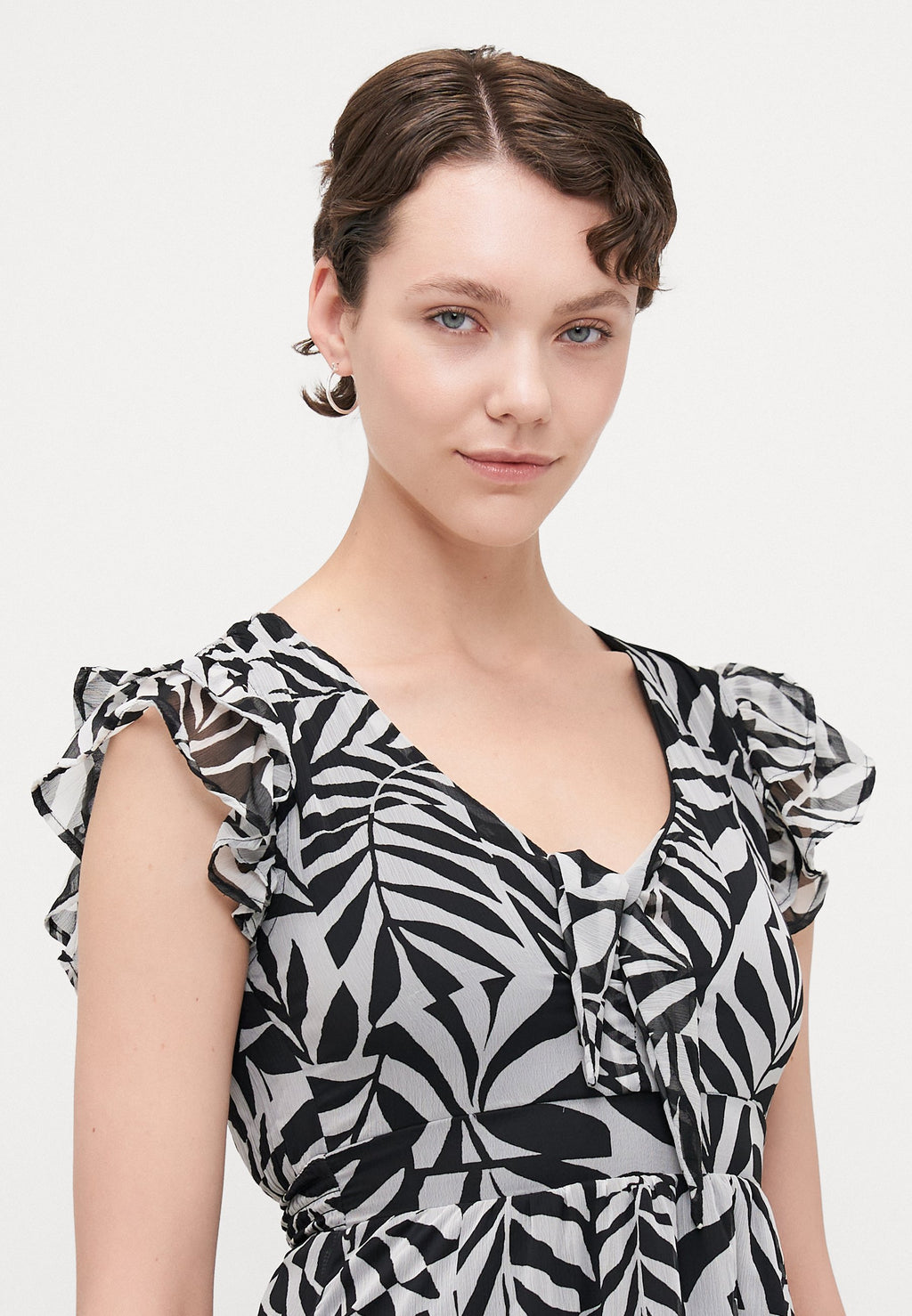 ONLASTA LIFE PEEKABOO DRESS  Media 5