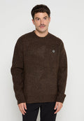 Brauner Wollpullover mit langen Ärmeln, Rundhalsausschnitt und einem kleinen runden Logo auf der Brust. Weiche Textur und lässige Passform.