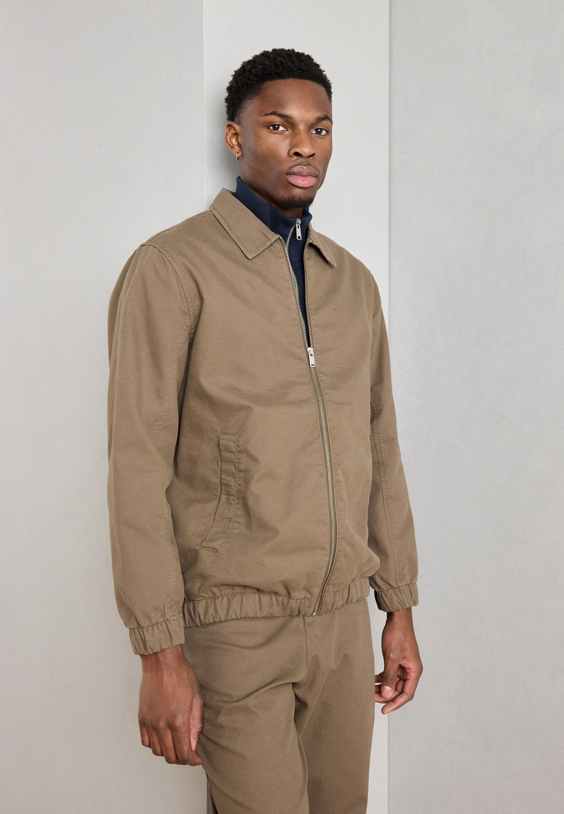 ZIP THROUGH OVERSHIRT Media 3