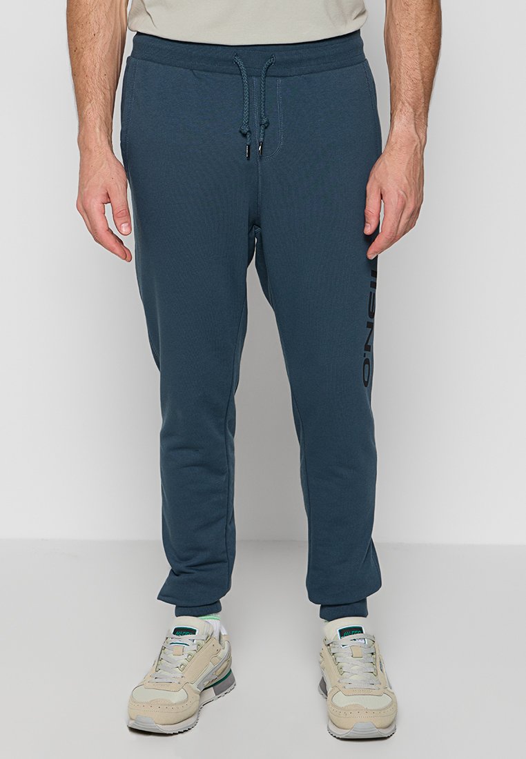 Dunkelblaue Jogginghosen aus Baumwollmischung, mit elastischem Taillenzug und Kordelzug, Seitentaschen und einem bedruckten Logo am Bein.