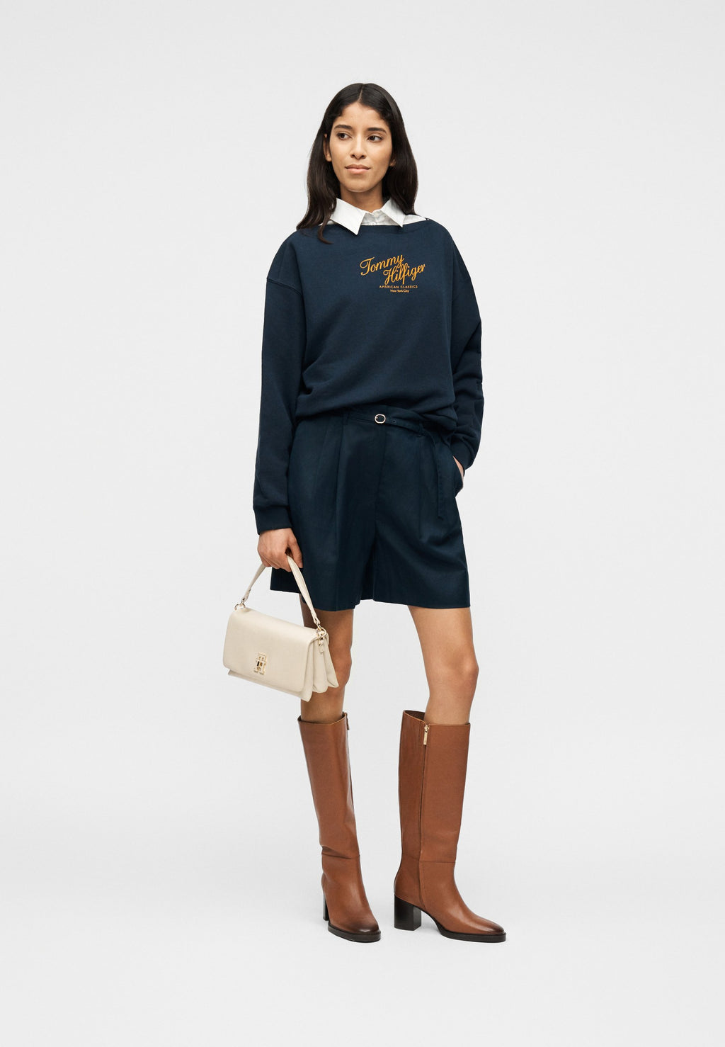 LOGO RELAXED BOAT NECK SWEATSHIRT Media 2