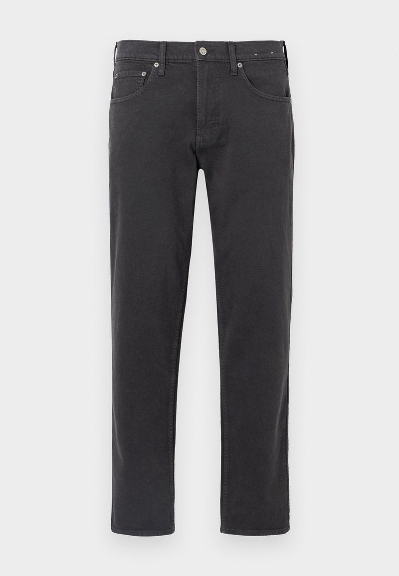 Schwarze Denim-Jeans mit geradem Schnitt, ausgestattet mit einem Knopf- und Reißverschluss, fünf Taschen-Design und dezenten Nähdetails.