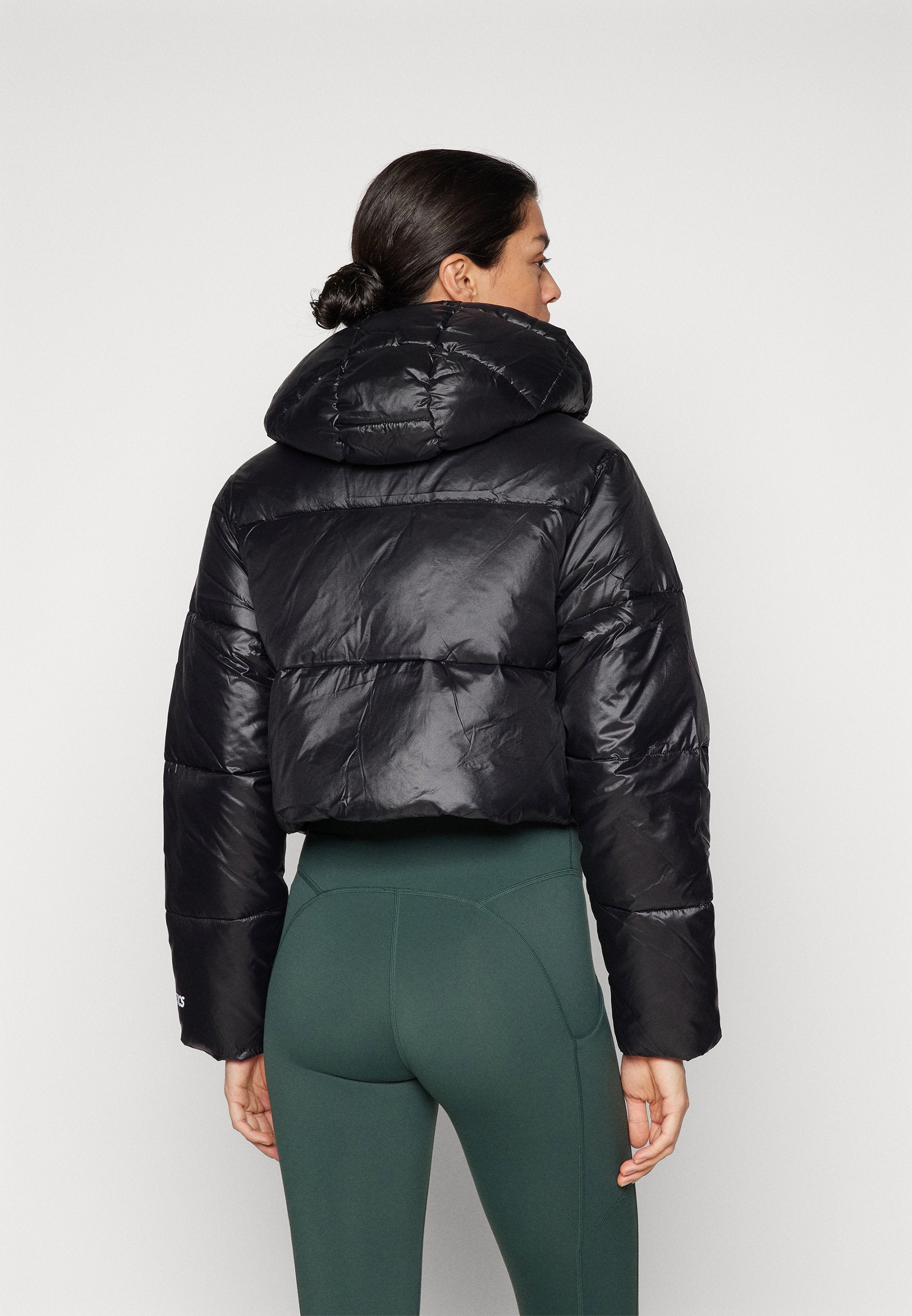 Fabletics ESSENTIAL CROPPED HOODED PUFFER
