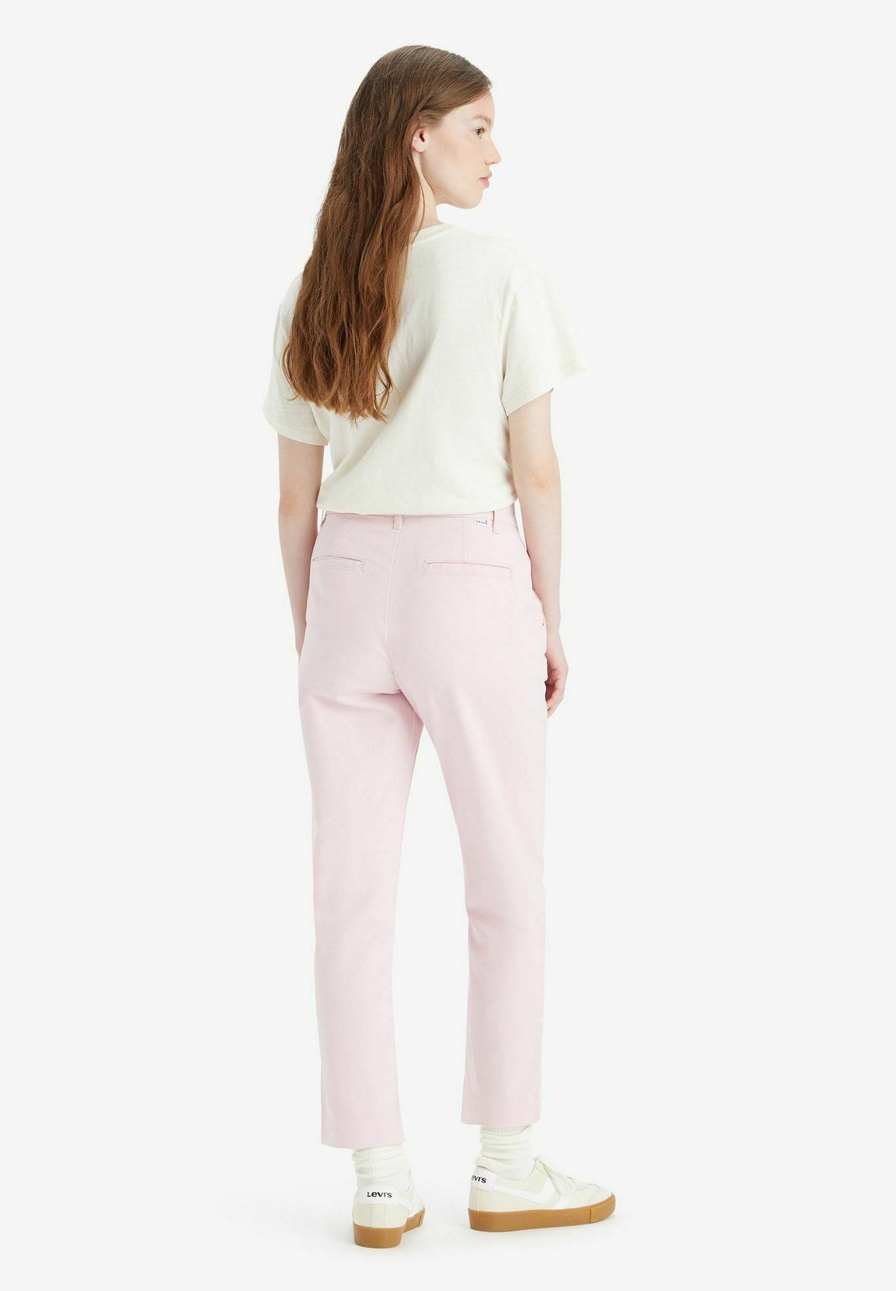 Levi's® ESSENTIAL CHINO