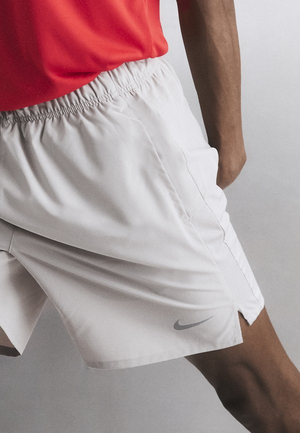 Nike Performance CHALLENGER SHORT - Sports shorts - moon particle/black/reflective silver-coloured