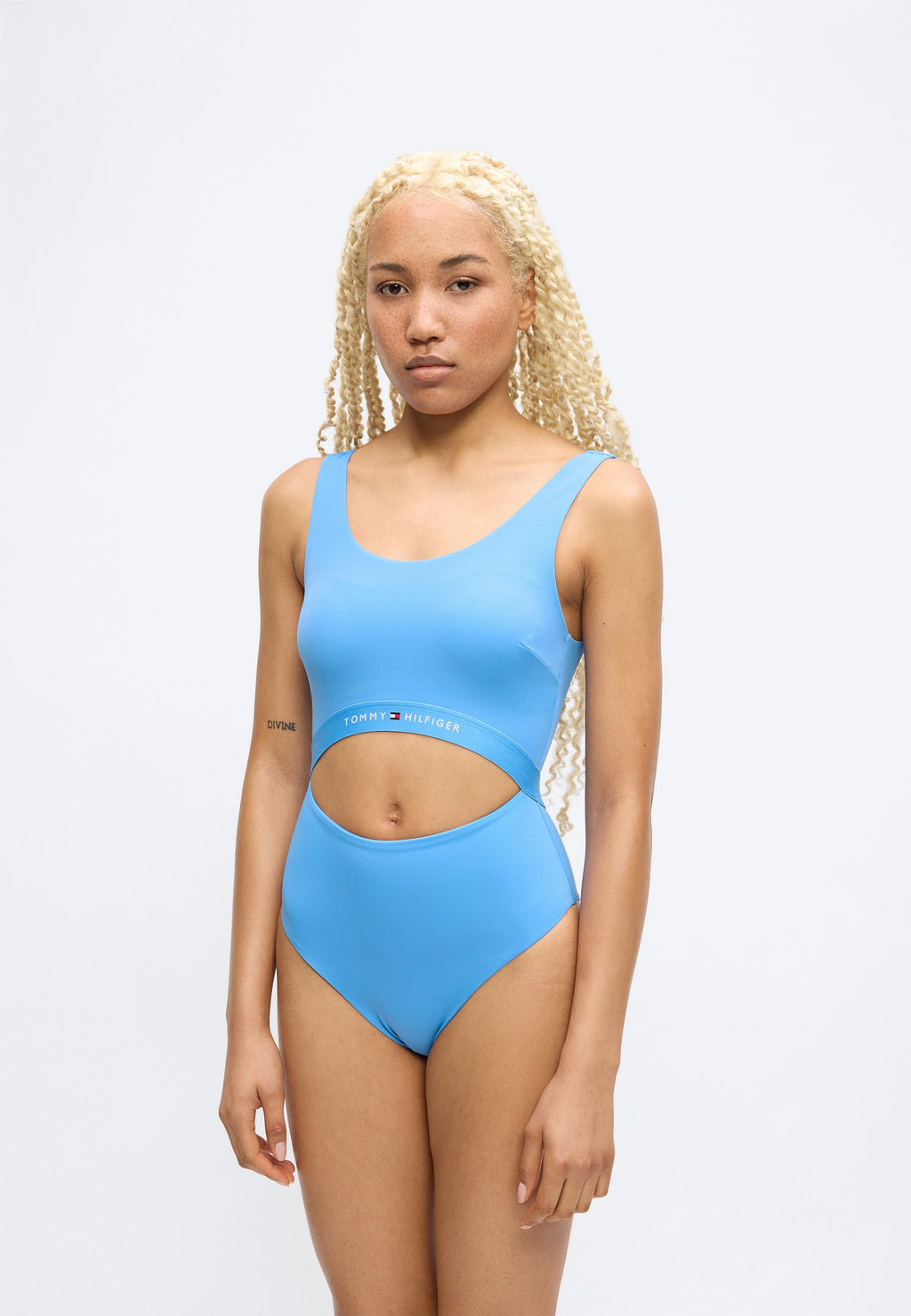 ORIGINAL SQUARE NECK CUTOUT RELAXED SWIMSUIT Media 4
