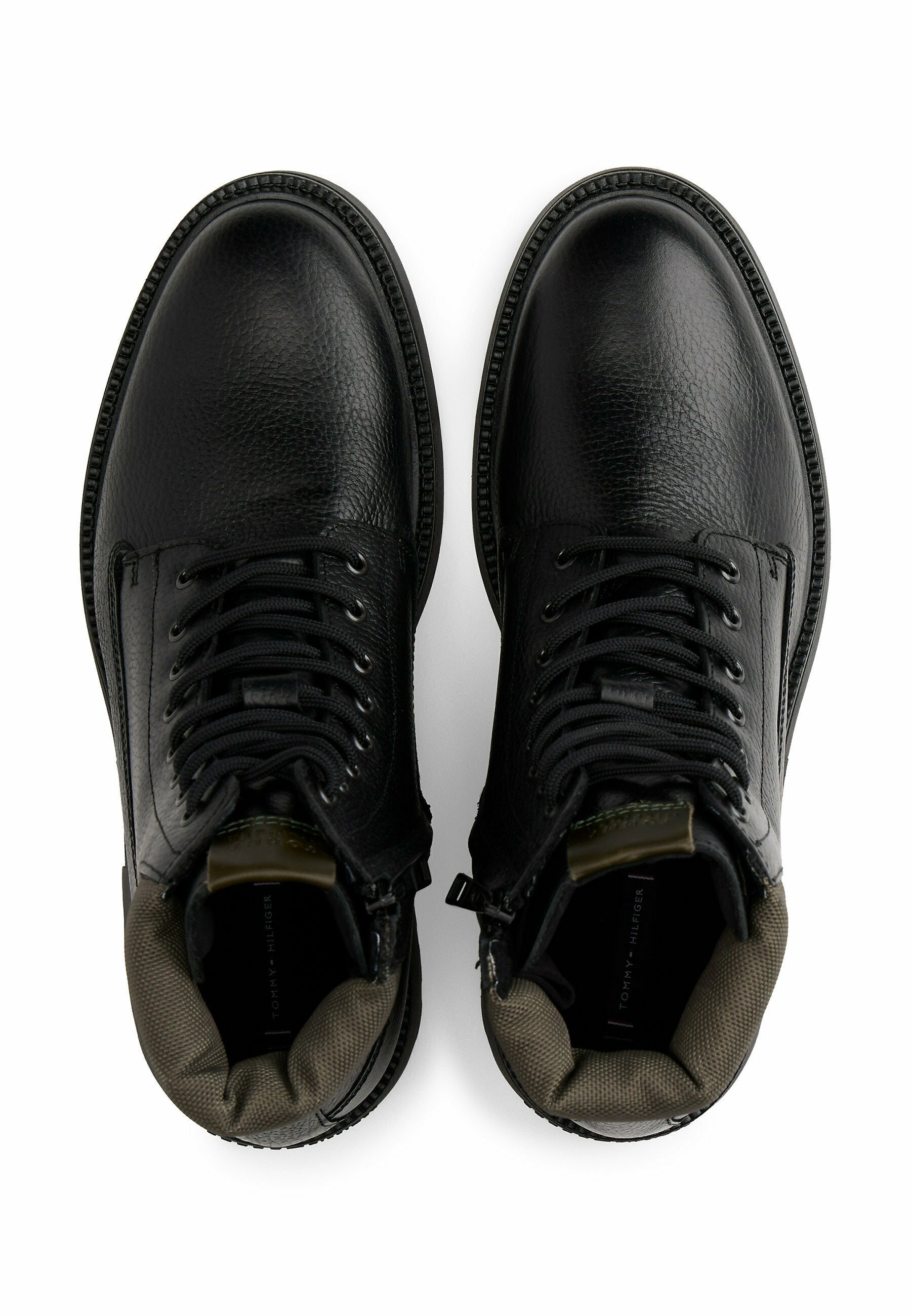 LIGHTWEIGHT WATER REPELLENT Media 4