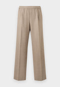 Beige gerade geschnittene Hose mit elastischem Bund und gebügelten Bügelfalten auf der Vorderseite jeder Hose.
