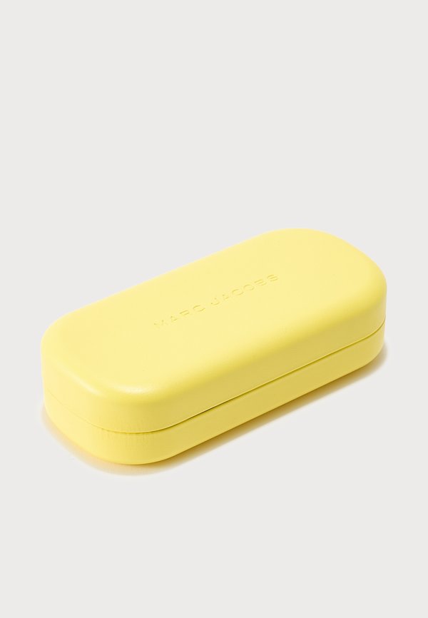 MARC JACOBS