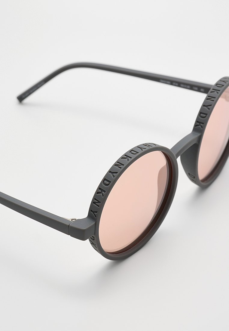 DKNY