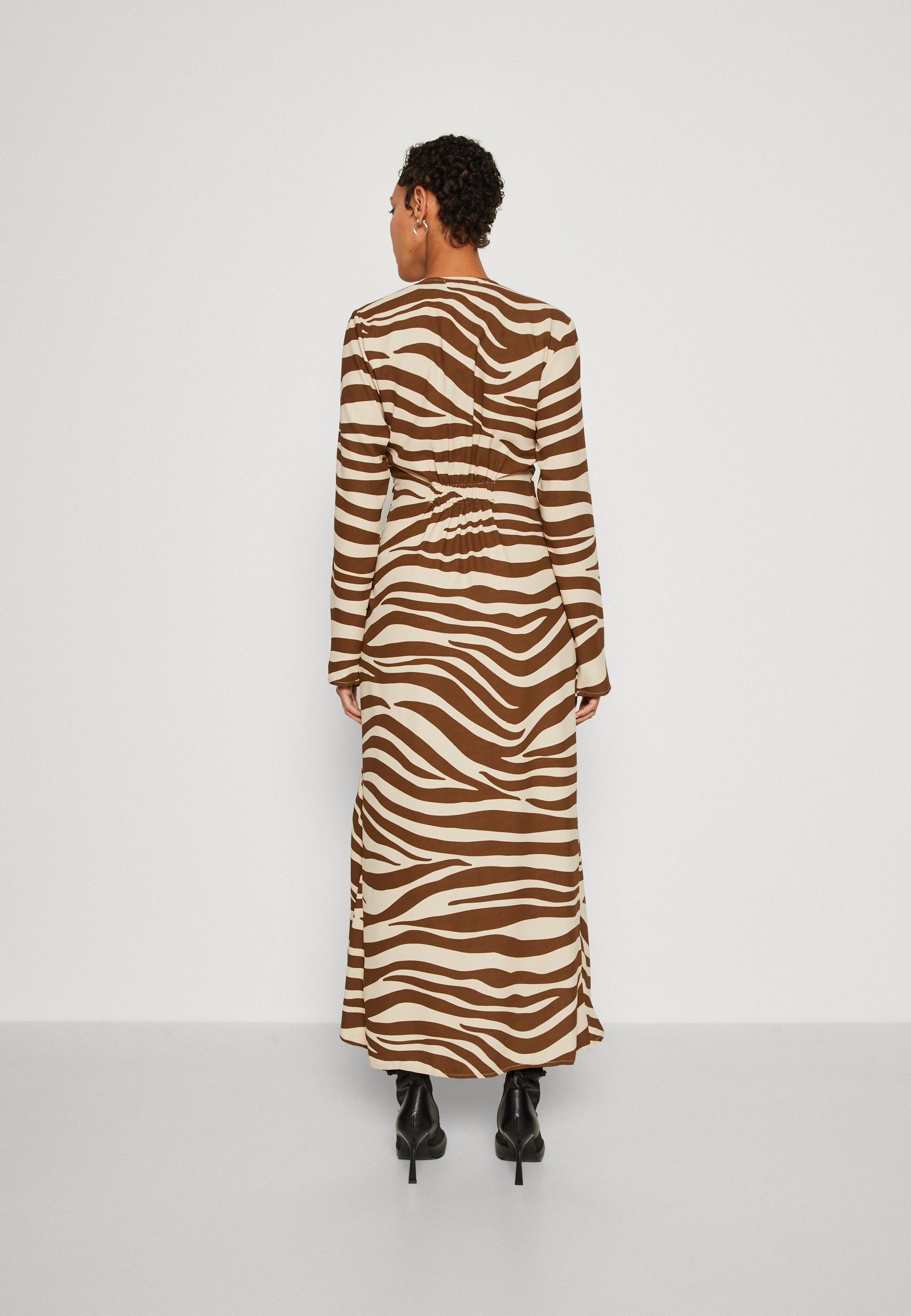 NA-KD WAIST DETAIL DRESS