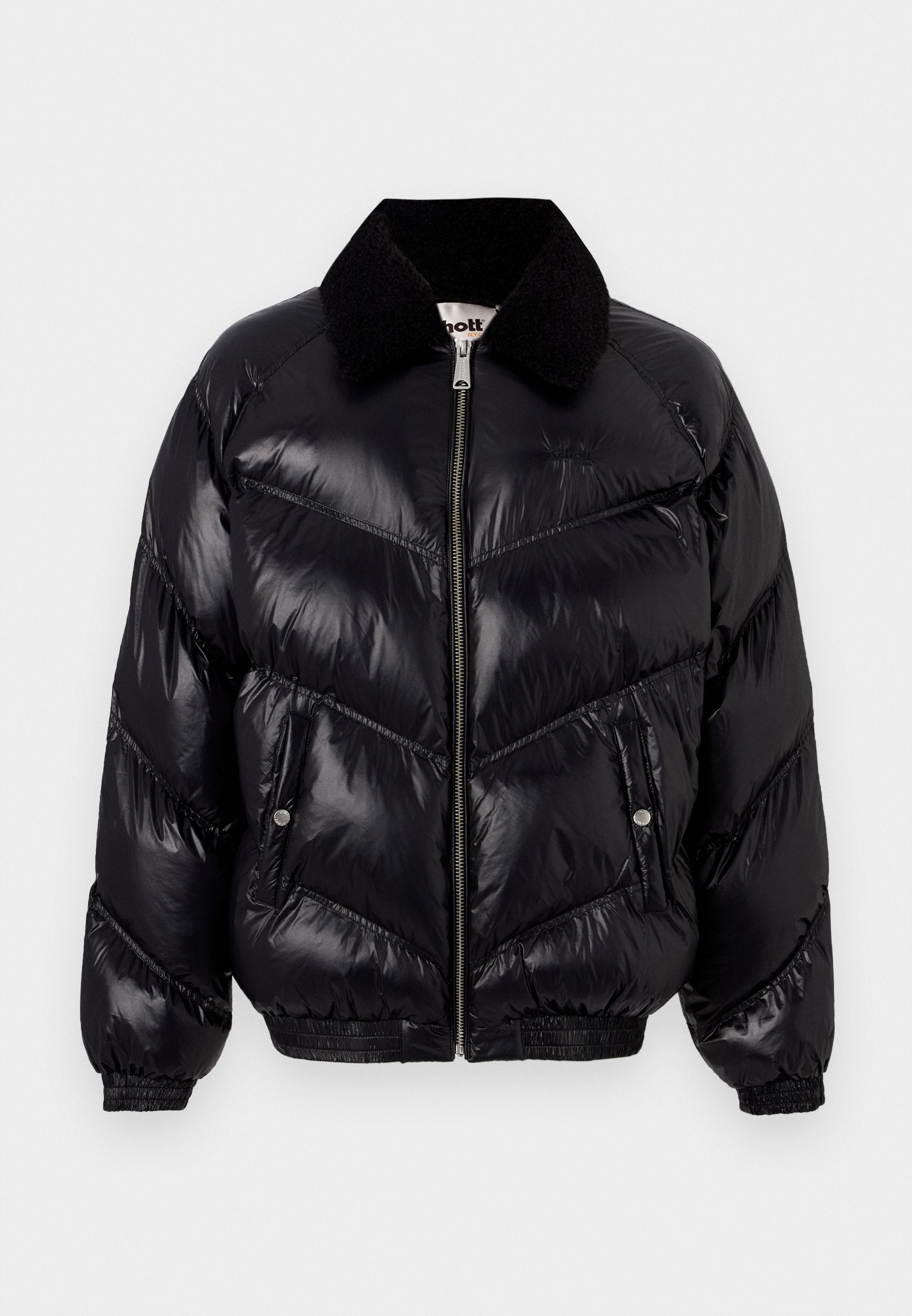 Schwarze Daunenjacke mit glänzendem Finish, Zickzacknaht, Reißverschluss vorne und Kragen aus schwarzem Fleece. Verfügt über elastische Bündchen und seitliche Taschen.