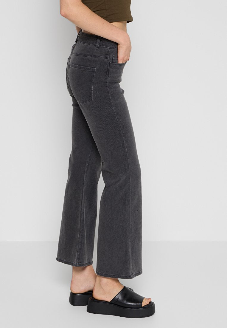 ONLY Petite Flared Jeans Media 2