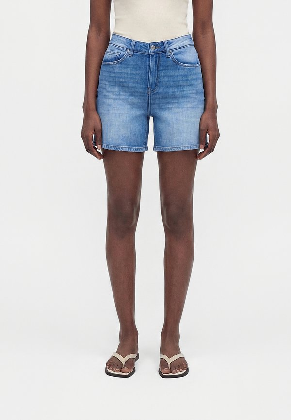 ONLY ONLJOSEPHINE - Denim shorts - light blue denim