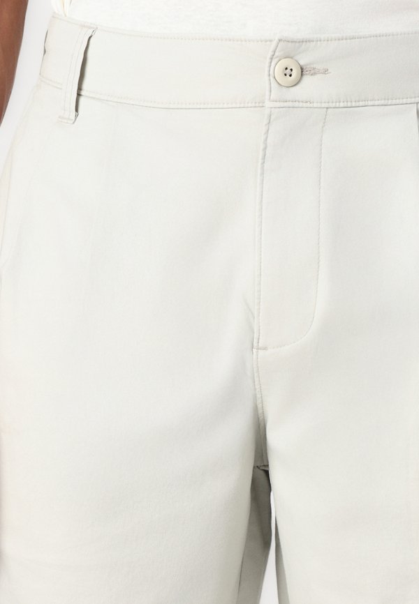 Hollister Co. BERMUDA