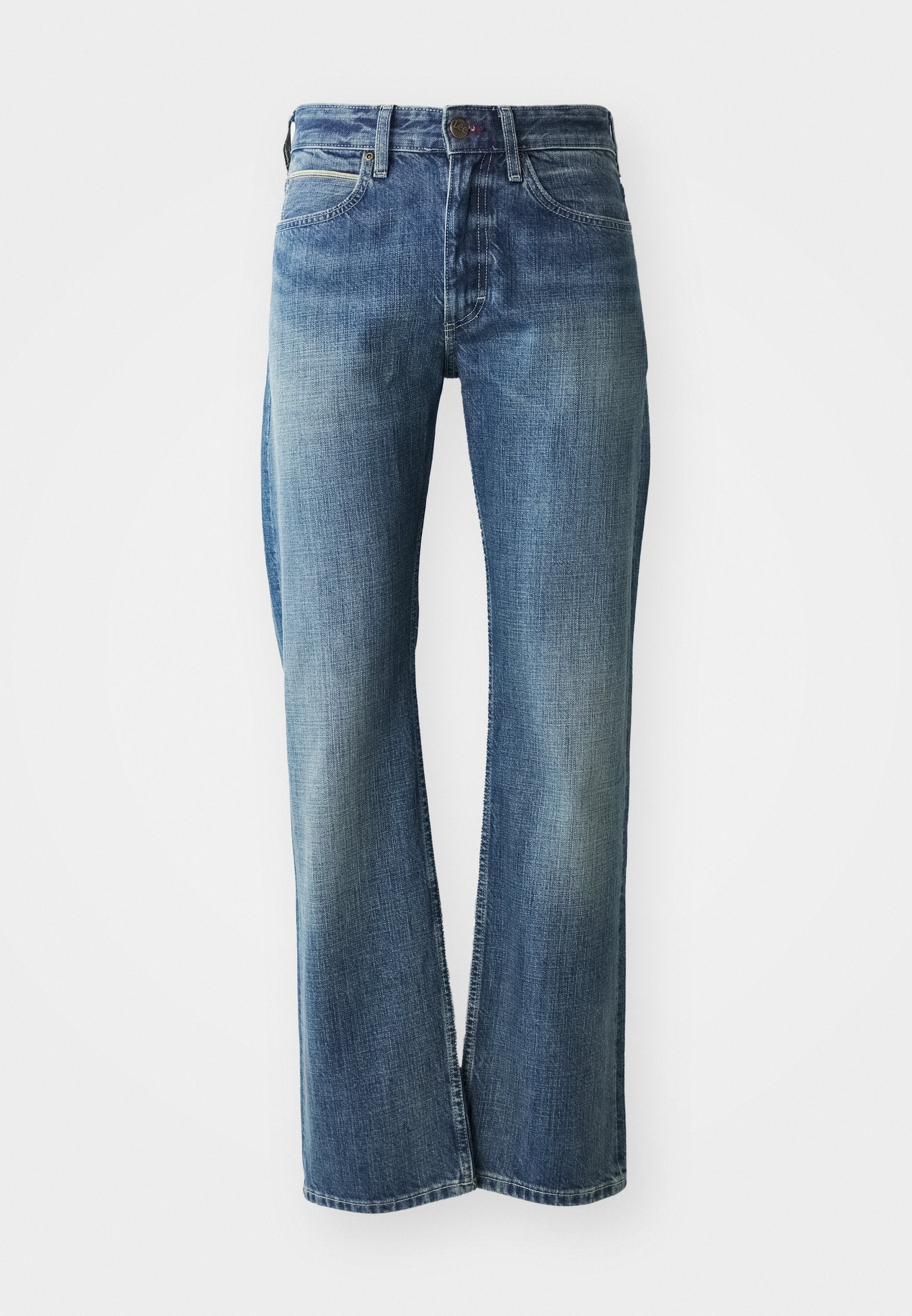 Jeans aus Denim in einem hellen bis mittleren Blauton, mit geradem Schnitt, klassischem Fünf-Taschen-Design und subtiler Ausbleichung auf der Vorderseite.