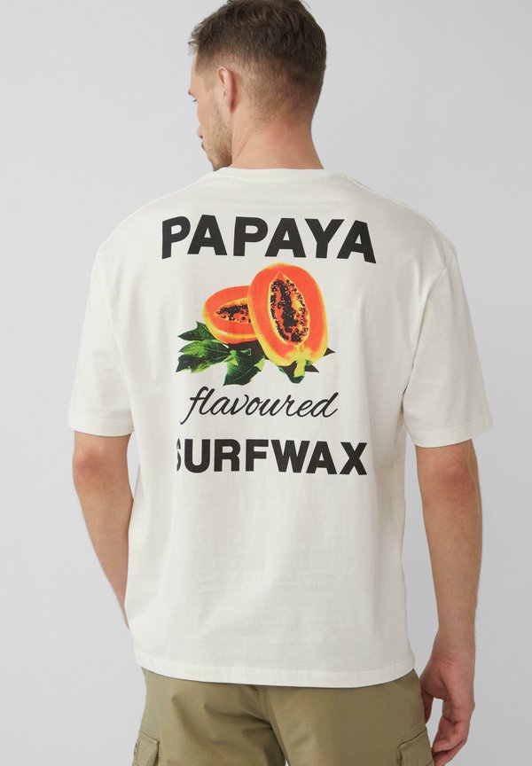 s.Oliver MIT FRONT - Print T-shirt - weiß