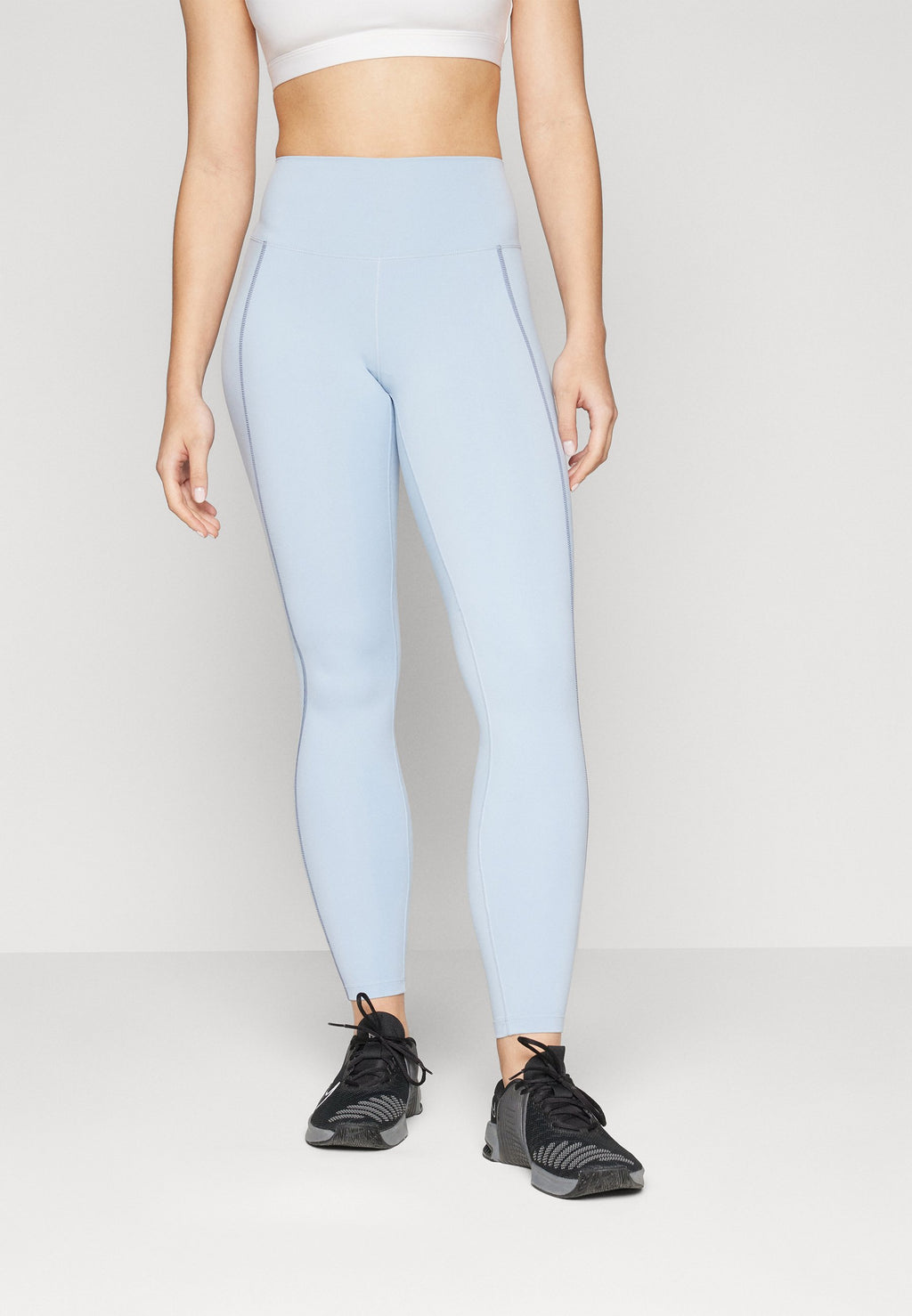 Nike Performance ONE