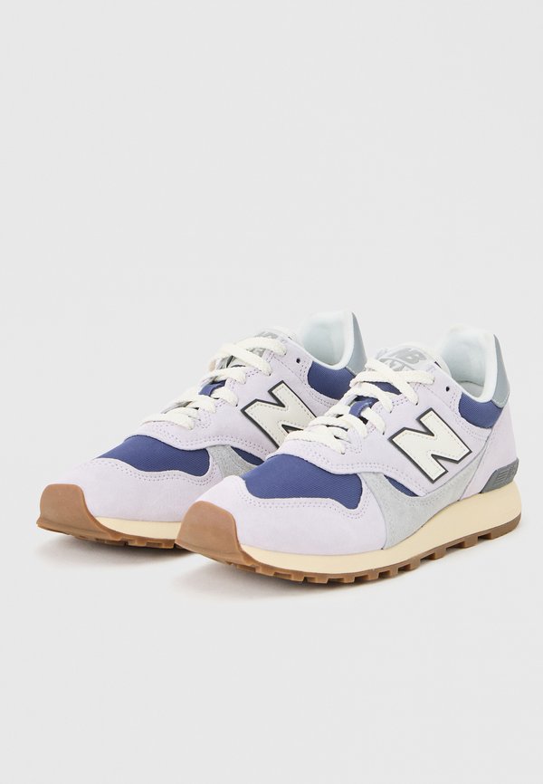 New Balance 475