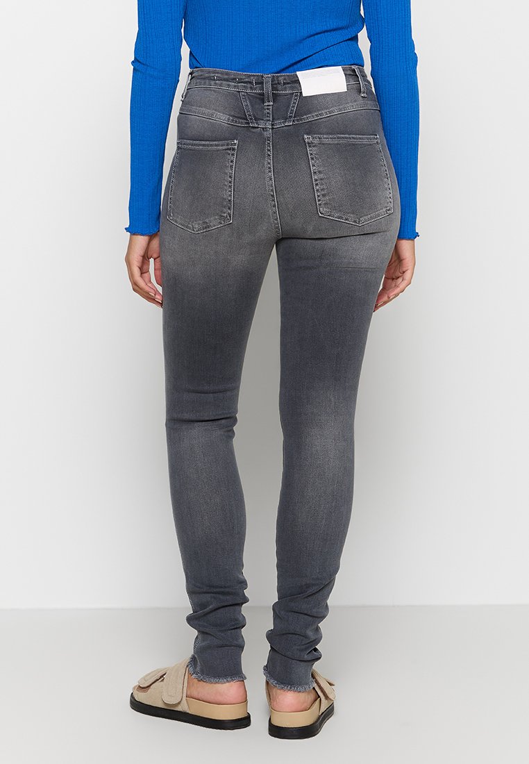 CLOSED SKINNY PUSHER LONG