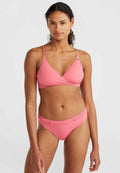 Rosa Bikini-Set mit einem Wickeloberteil und dünnen Trägern sowie passendem Bottom mit einem strukturierten Bund. Glatter, dehnbarer Stoff.