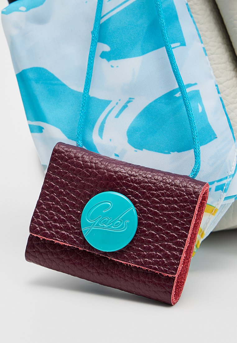 Gabs CLAUDIA
