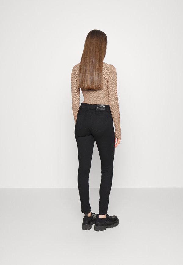 DKNY BLEEKER SHAPING