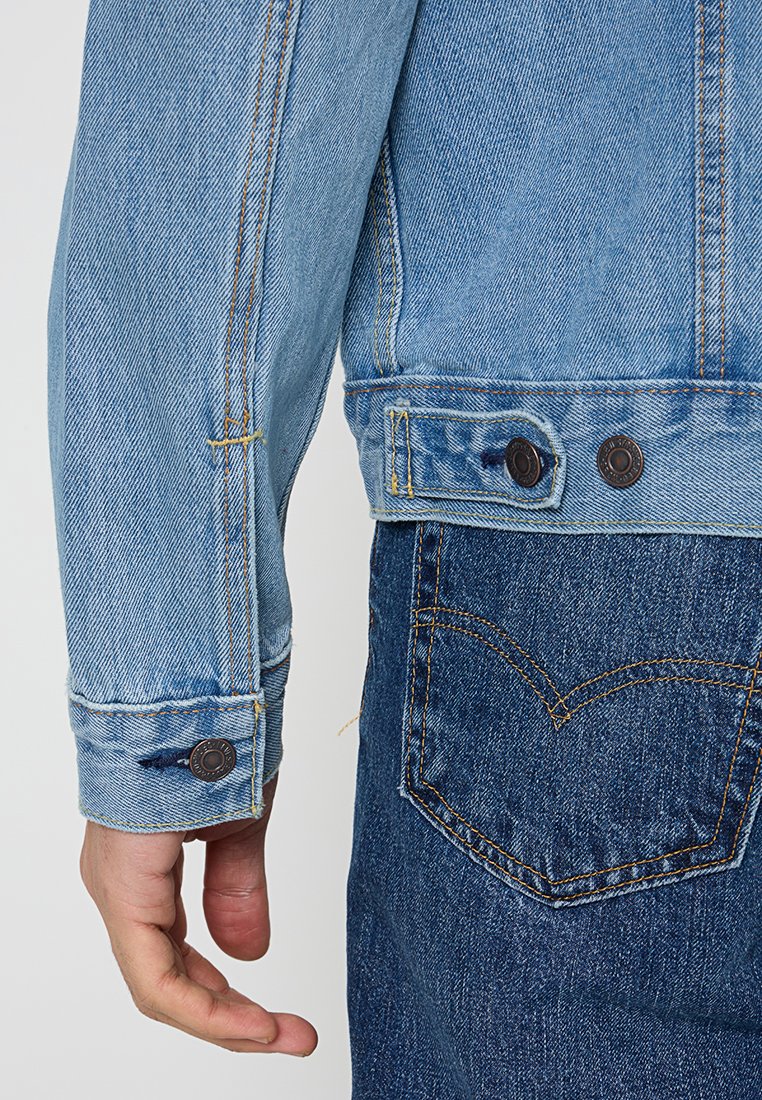 Levi's®