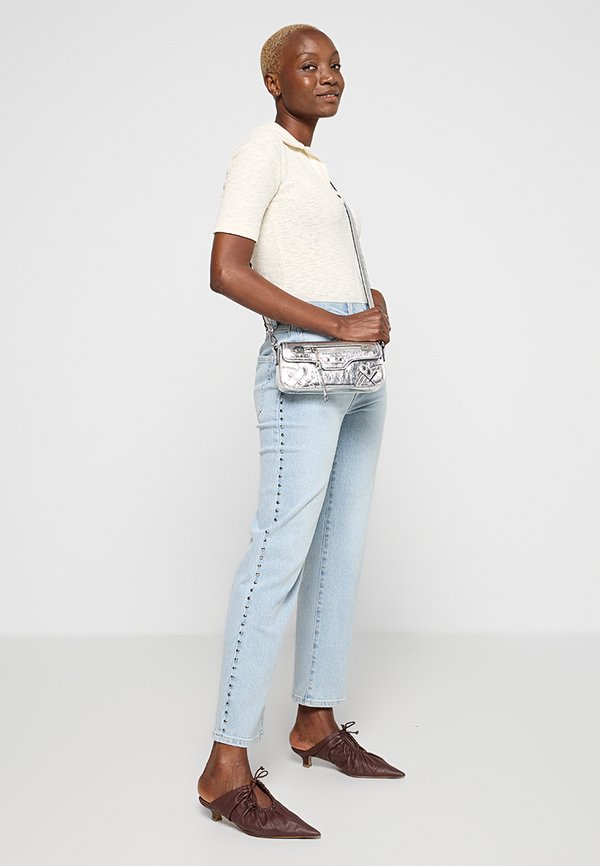DKNY