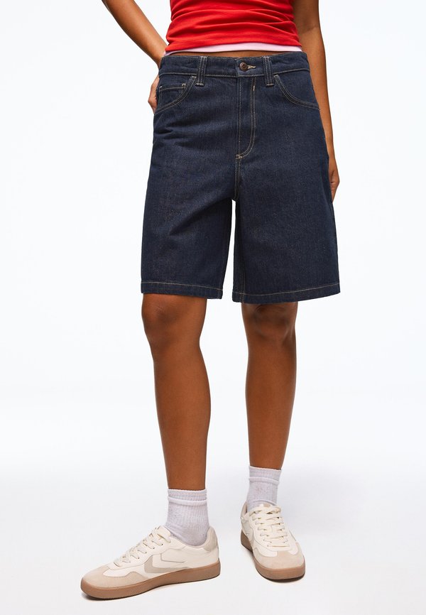 Bershka BAGGY - Denim shorts - royal blue