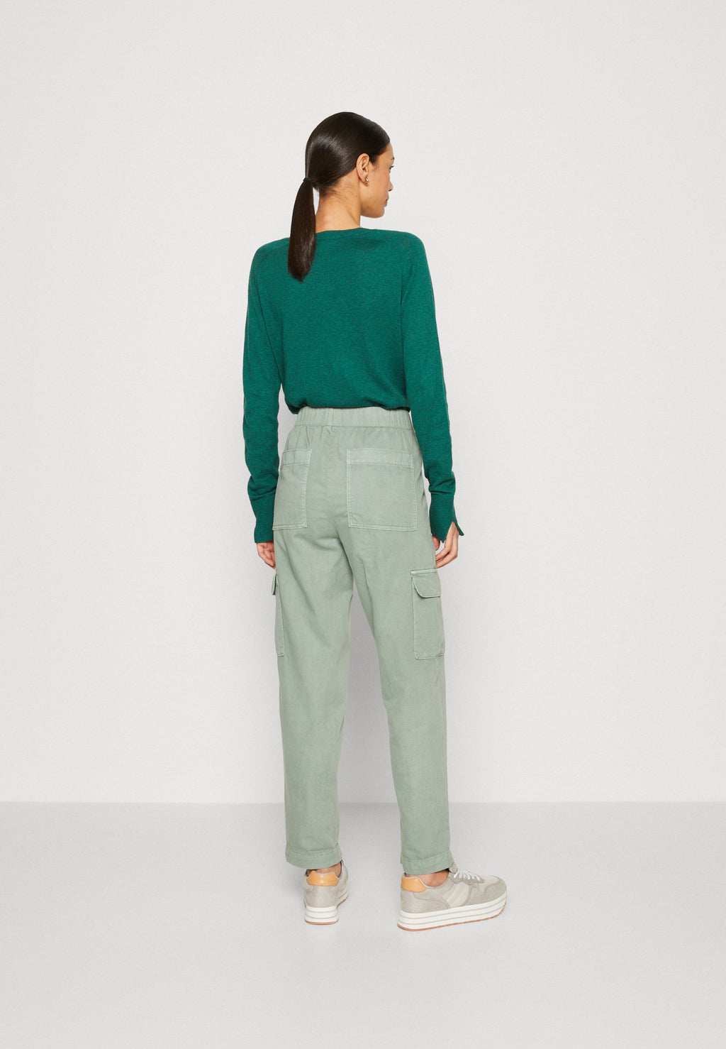 GAP BROKEN PULL ON PANT