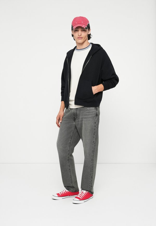 Abercrombie & Fitch CHASE LOOSE