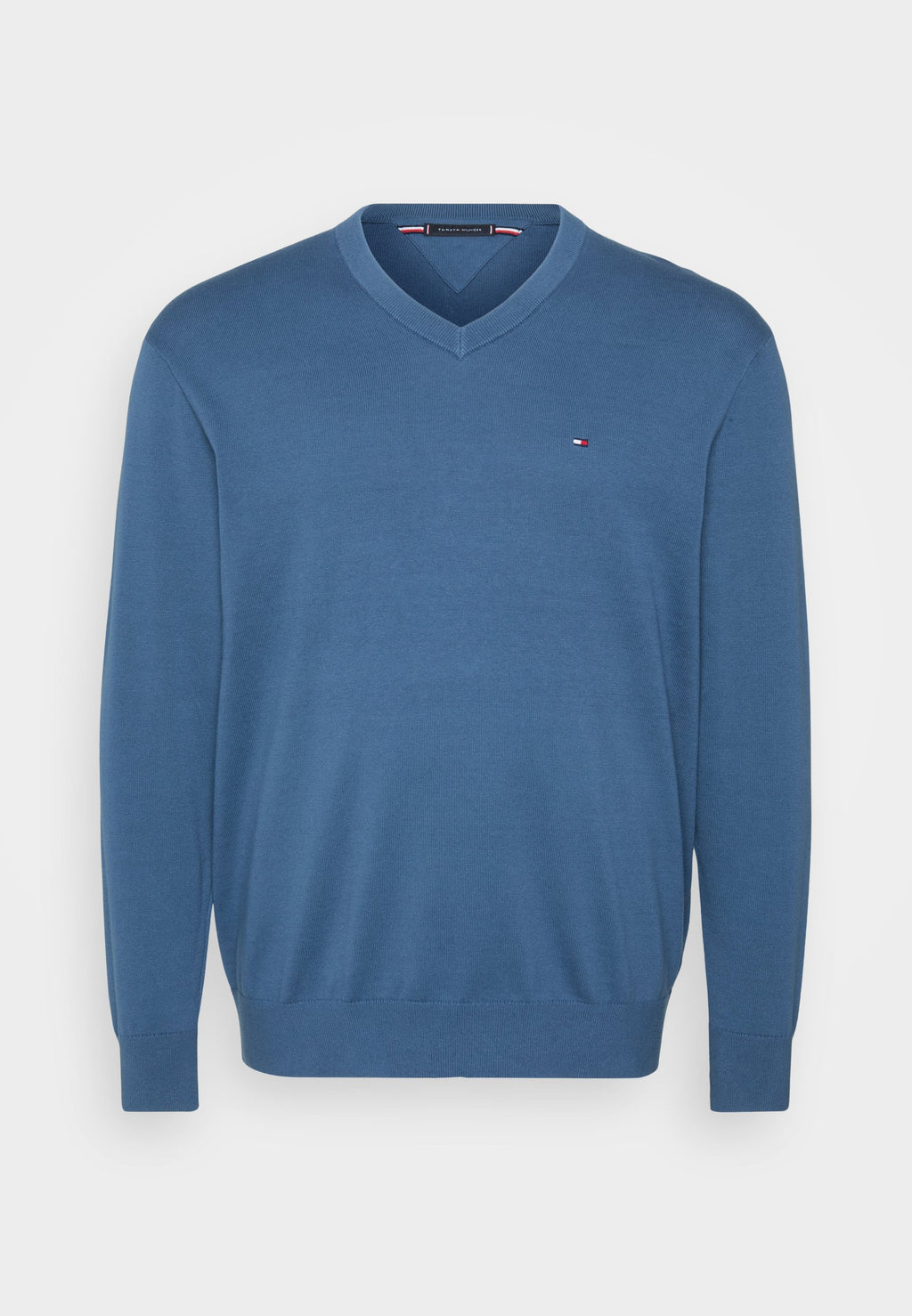ESSENTIAL V NECK Media 1