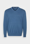 ESSENTIAL V NECK Media 1