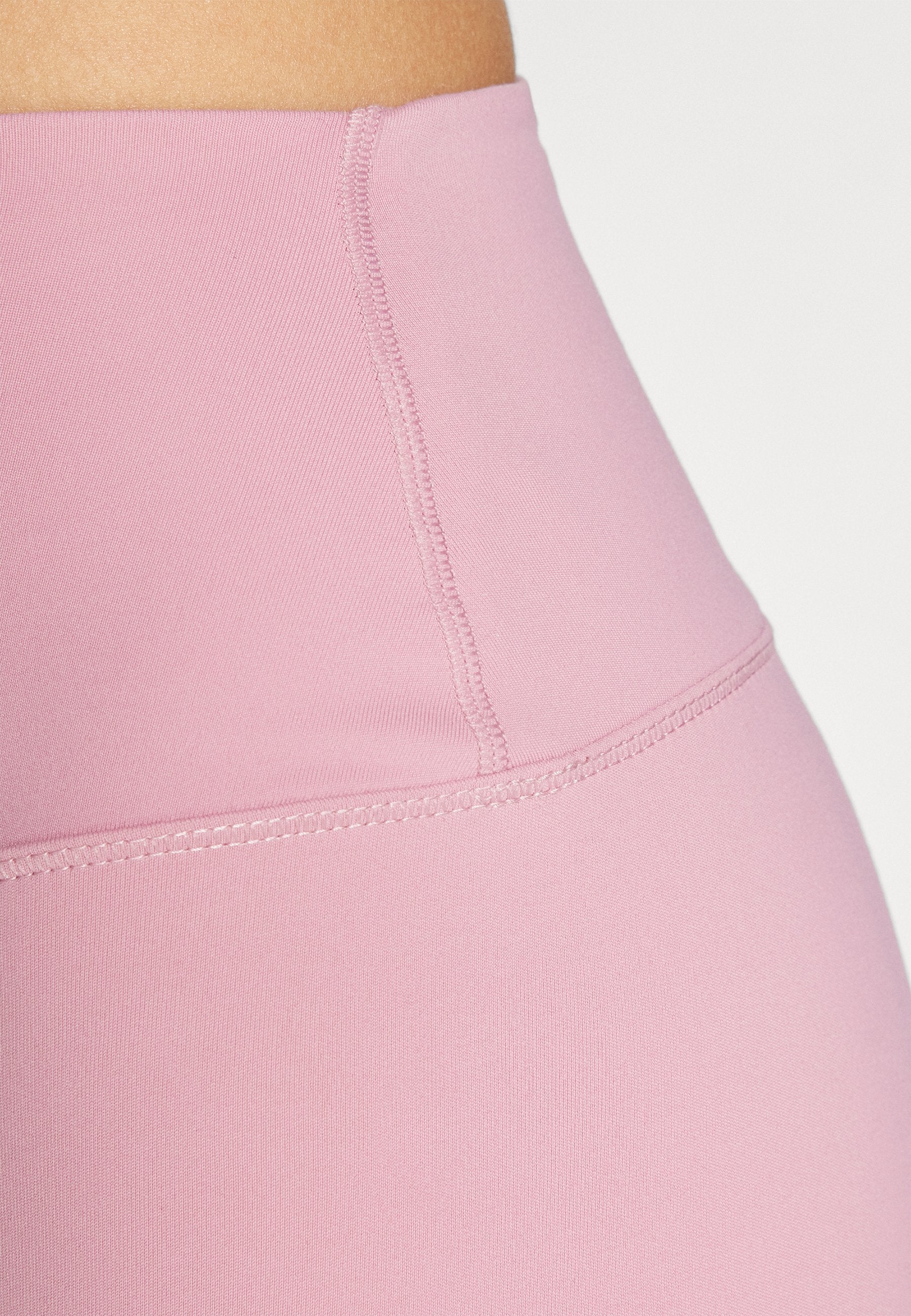 Nike Performance ONE