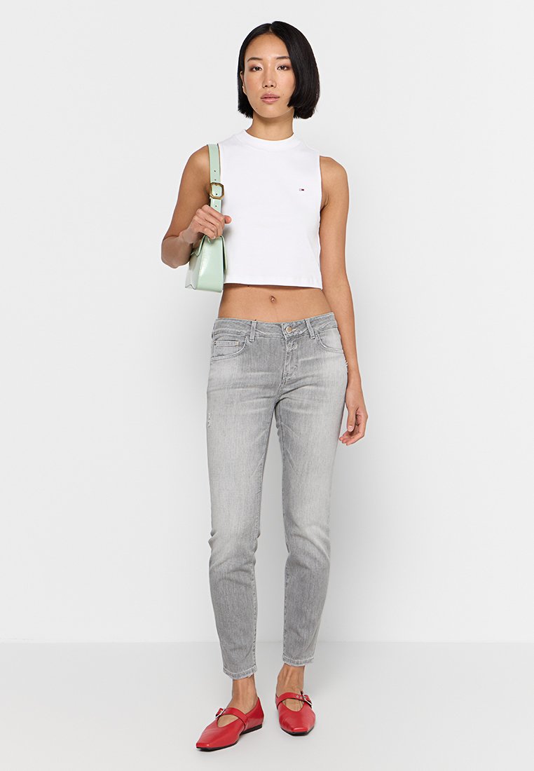 CLOSED STYLE NAME BAKER JEANS