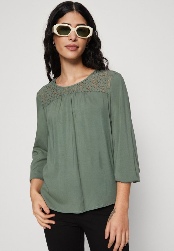 Vero Moda Petite VMLILOU O NECK DETAIL